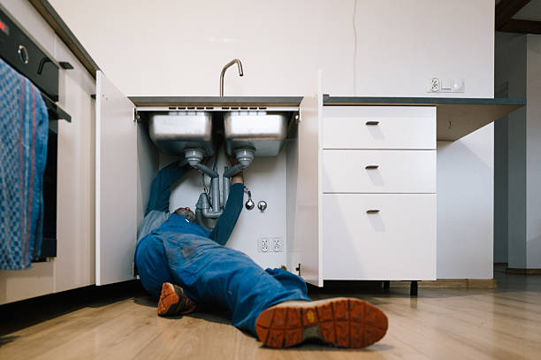 Professional Leak Detection technician working in Redwood City, CA